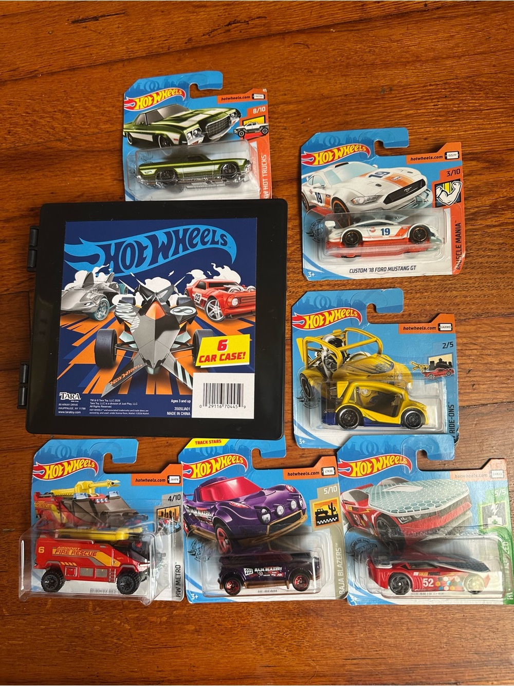 Hot Wheels Cars Lot 7 Bundle & Car Case 6
